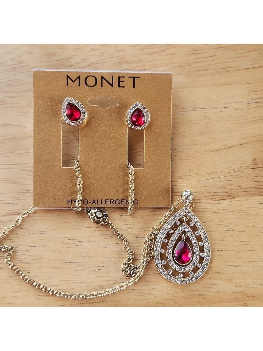 New Monet Set Gold Tone Necklace & Earring Set With Cubic Zirconias. - Picture 5 of 12
